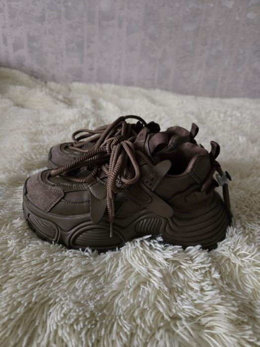 Кроссовкі шоколадні на платформі  36 розмір