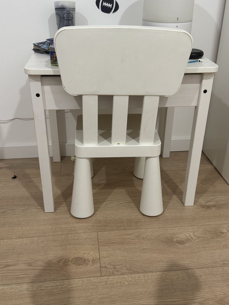 Vendo mesa e cadeira de criança ikea Sundvik