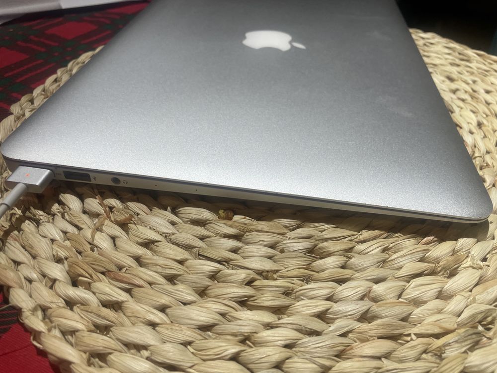 MacBook Air  13  256 i7 2014