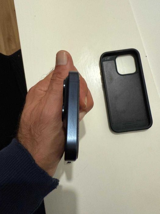 iPhone 15 Pro de 128 GB, Cor Azul, Comprado na iStore (Apple) + Capa