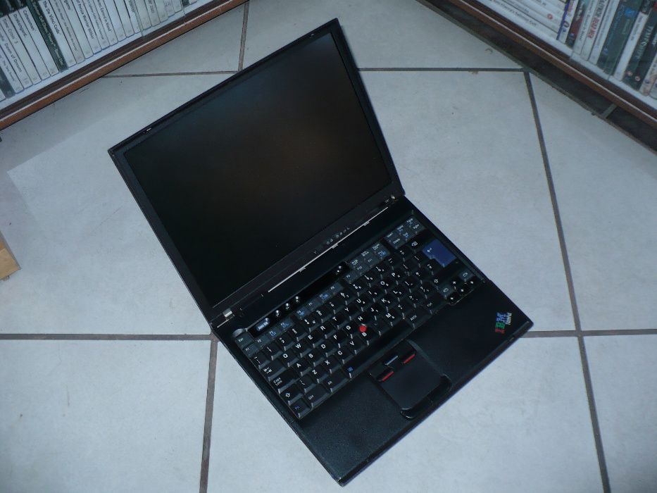 Laptop IBM 2373(T40) na części.