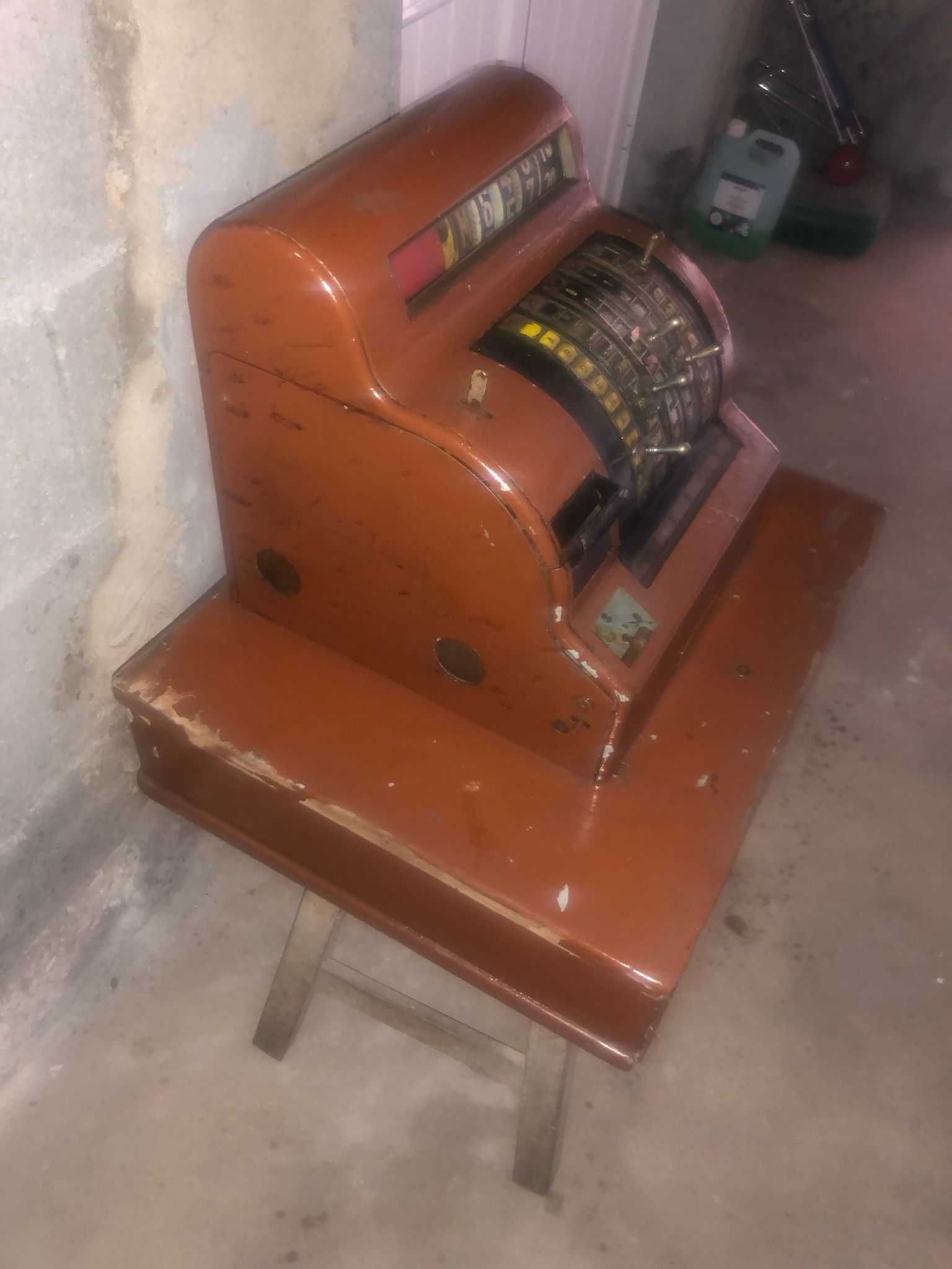 Antiga maquina registadora em ferro