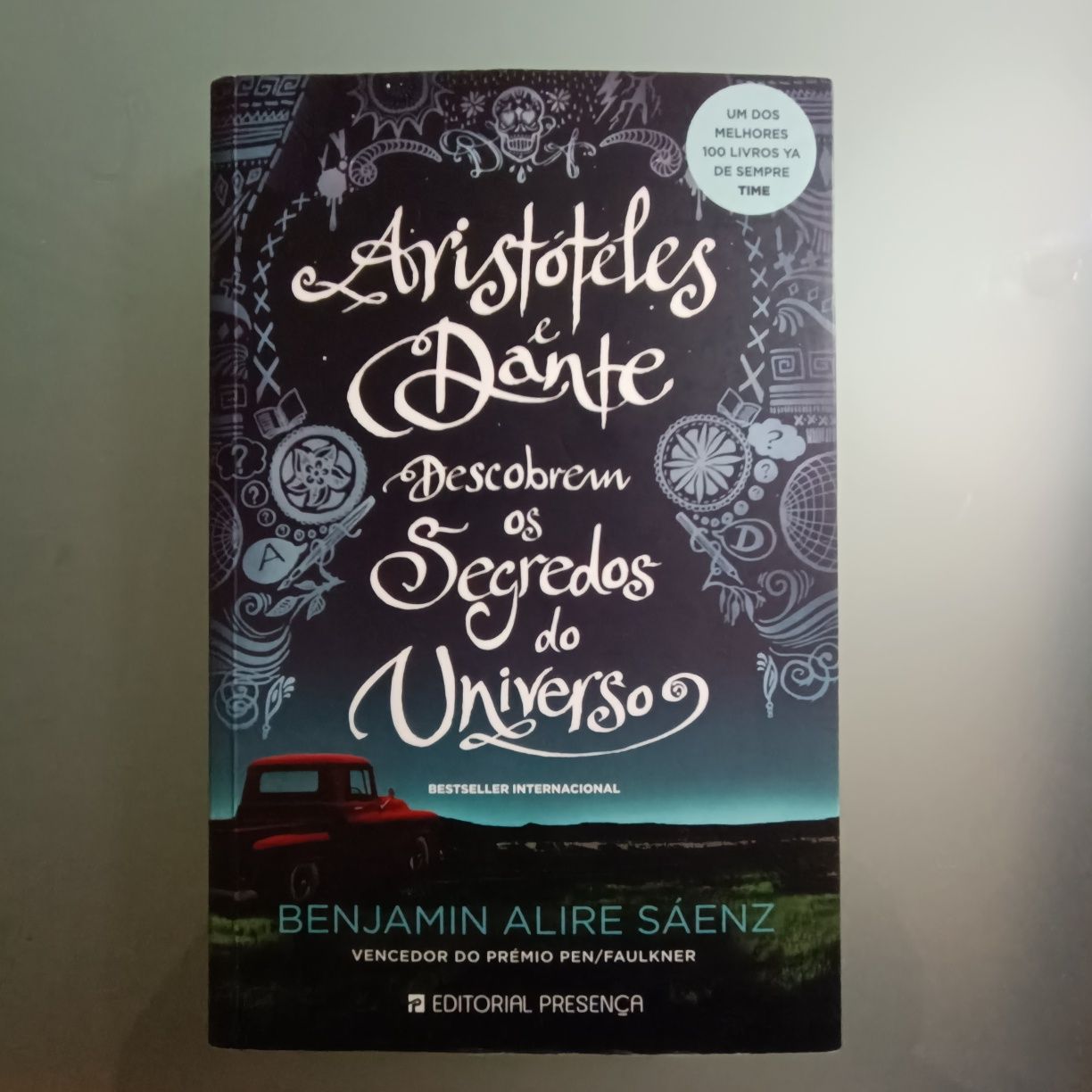 Livro Aristóteles e Dante descobrem os segredos do universo