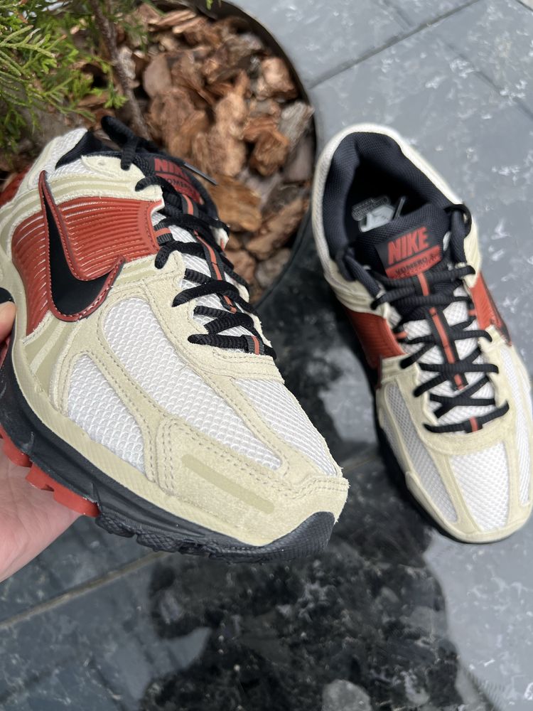 Оригінальні кросівки Nike Zoom Vomero 5 HF1553-201