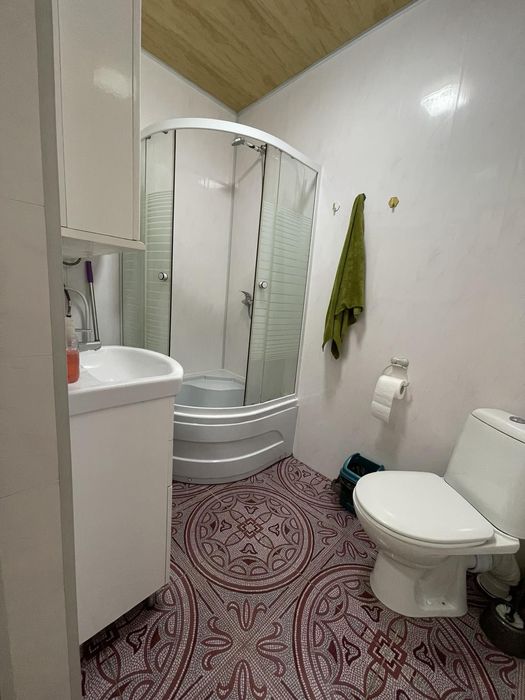 Без % сдаётся 2к дом  для семьи до 4 человек.