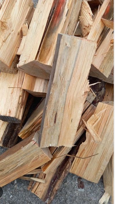 Vendo lenha de pinho seca Metro cúbico