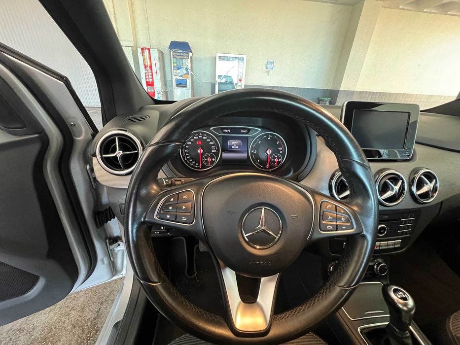 Mercedes b180 como novo