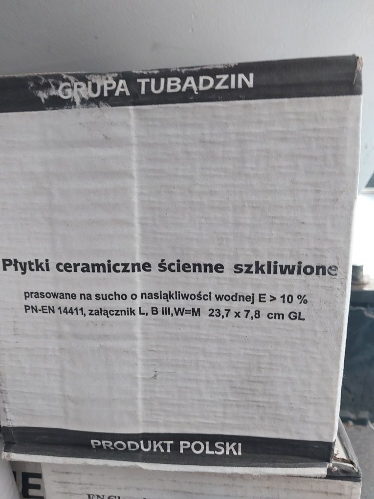 Płytki białe typu metro, cegiełki. Tubądzin 4,4 m²