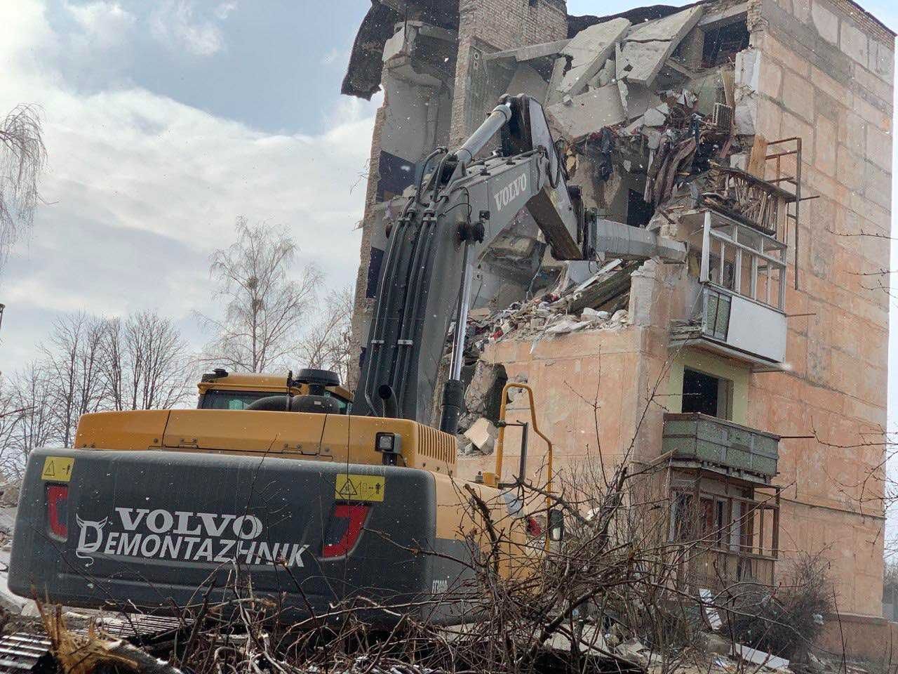 Демонтажные работы.Демонтаж аварийных обьектов,сельхозтехники,зданий