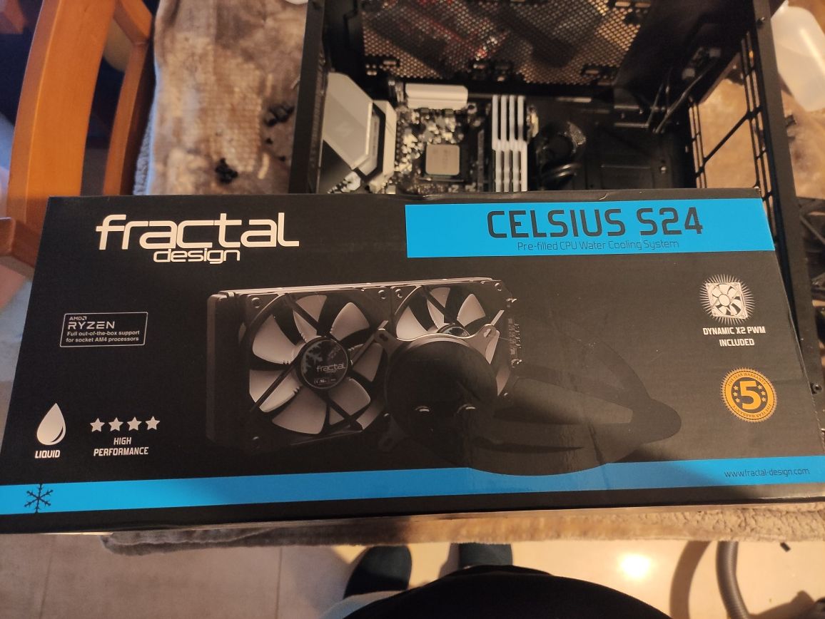 Cooler AIO Fractal Design Celsius S24 (só para Intel)