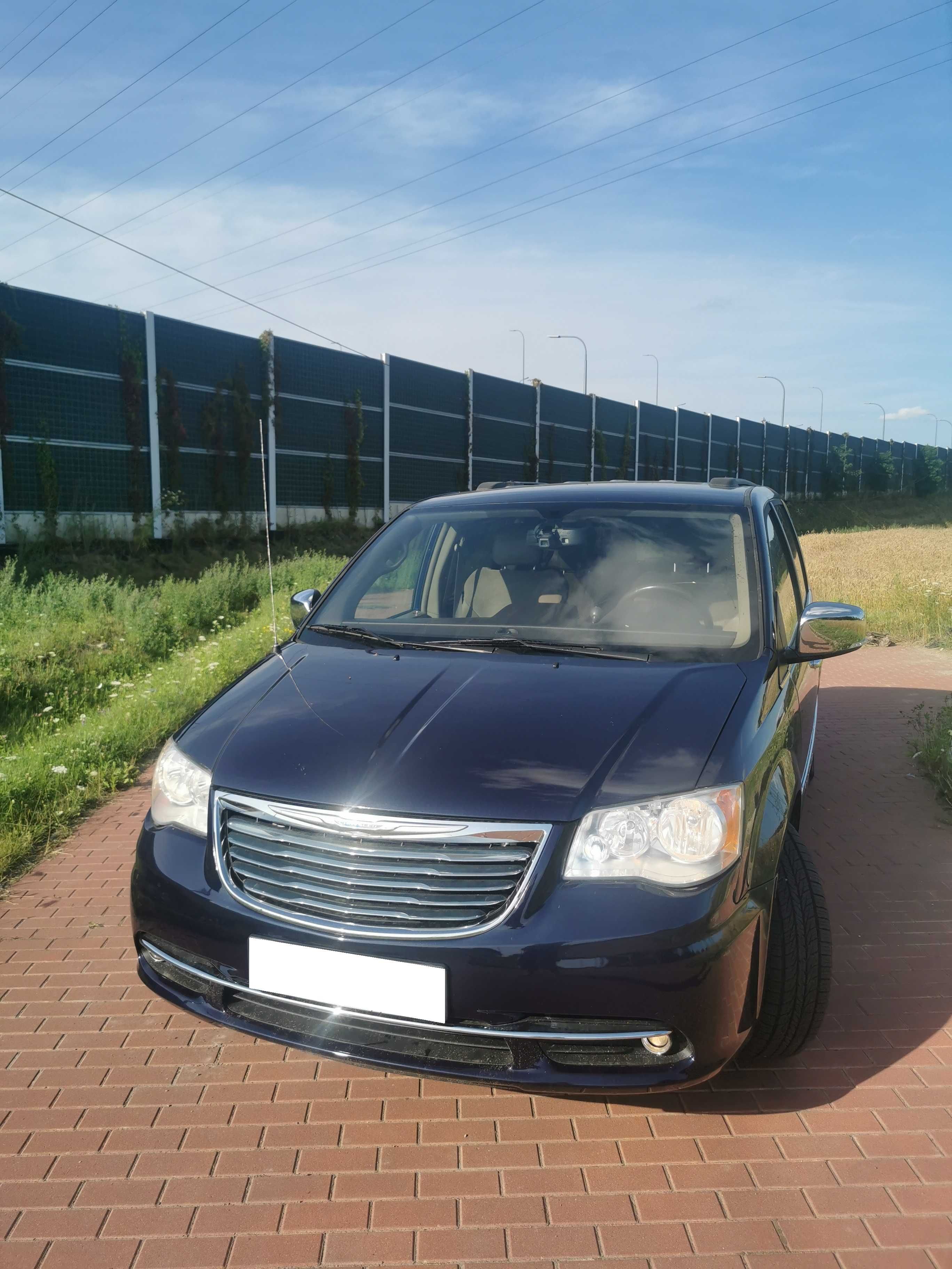 2015 Granatowy Chrysler Town & Country - skóra  alcantara + nowe opony