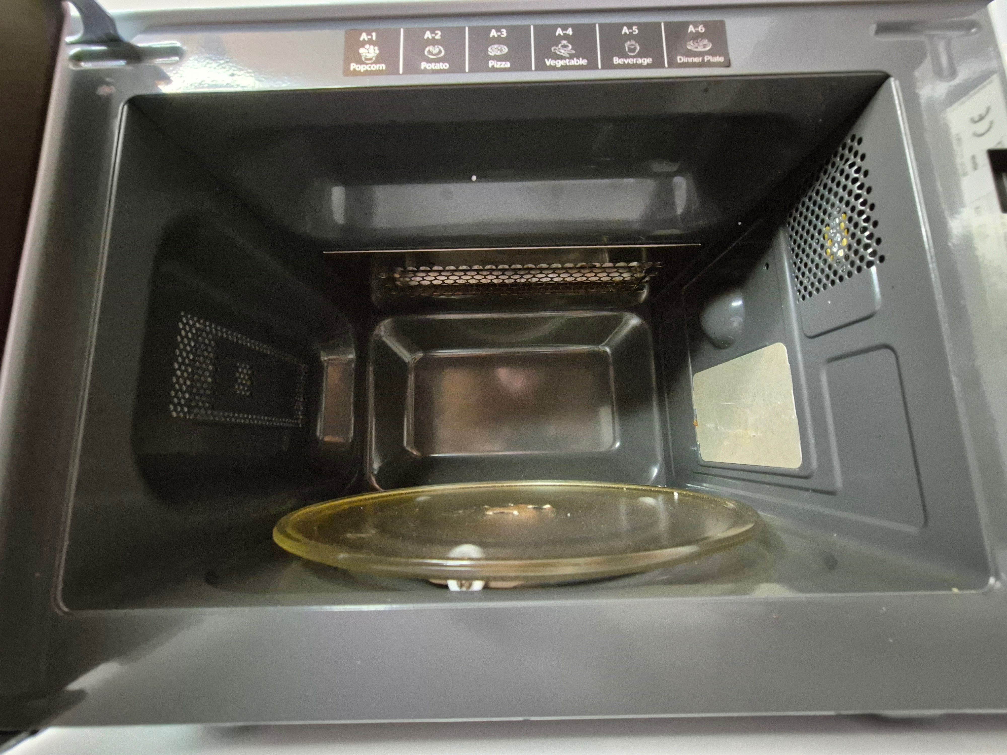 Kuchenka mikrofalowa Sharp R642WW