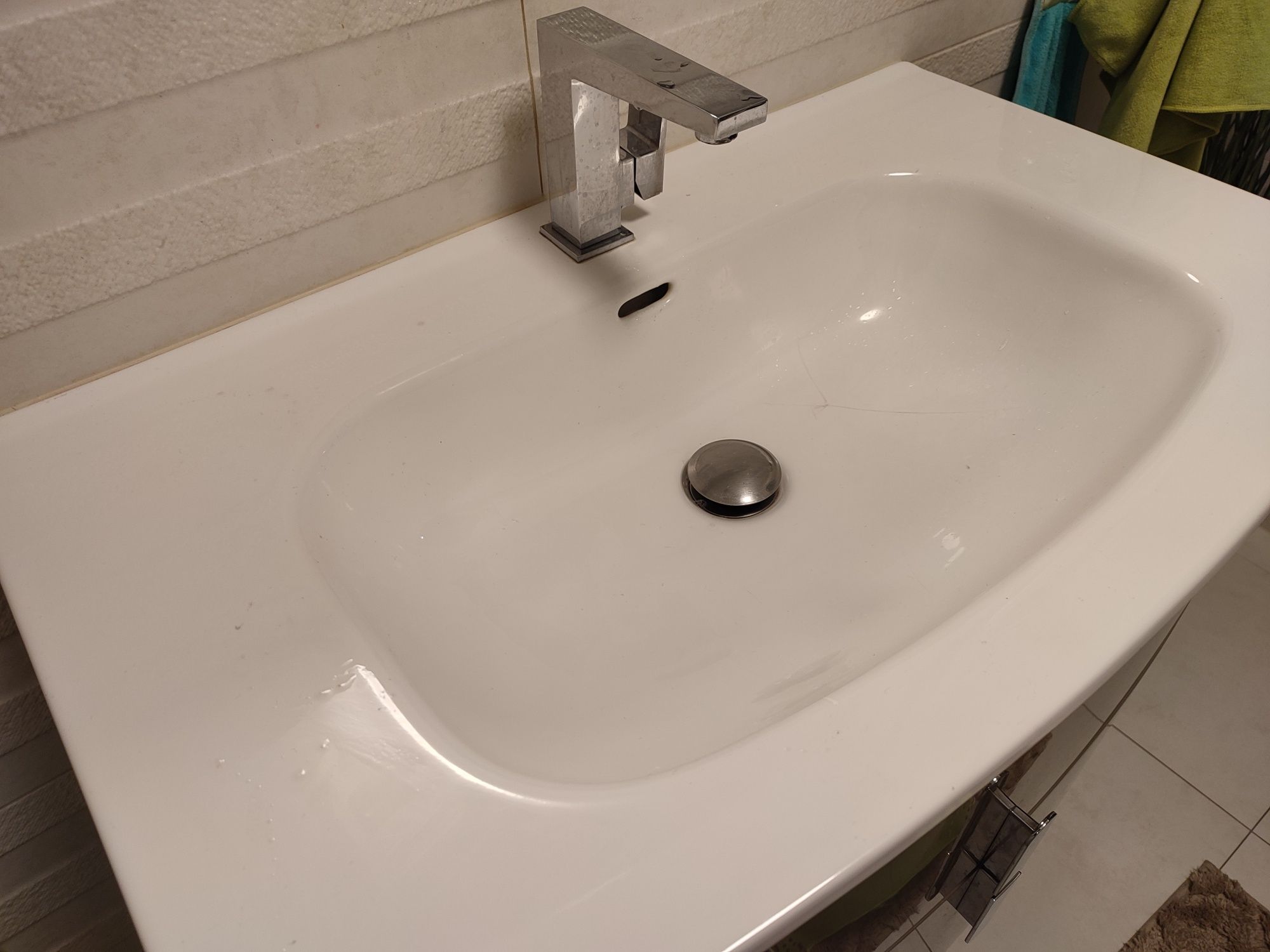 Umywalka 80 cm z szafką wygięta Elite + bateria