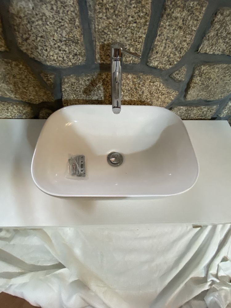 Movel casa de banho + pia + torneira