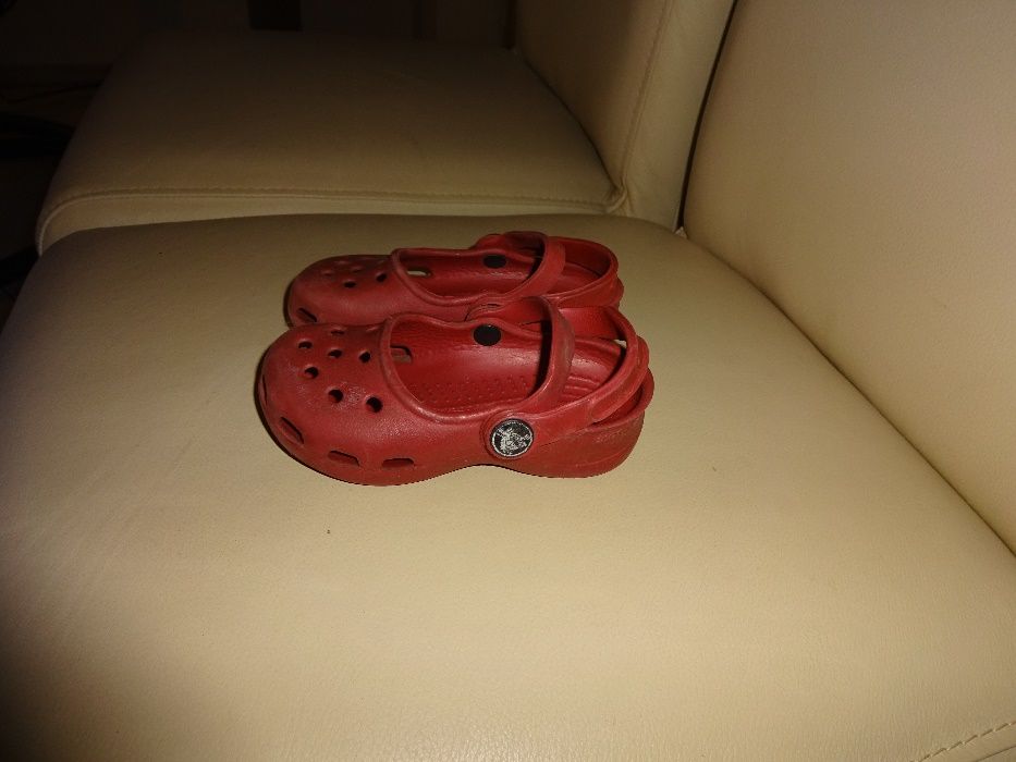 CROCS bordowe czerwone dziewczęce klapki crocsy C6-7 / r. 23