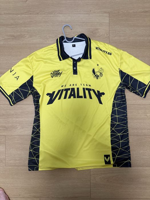 Футболка з оригінальними підписами команди cs 2 Team Vitality