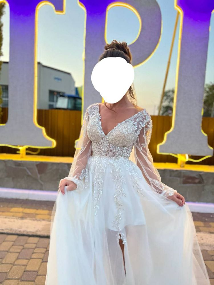 Весільна сукня.