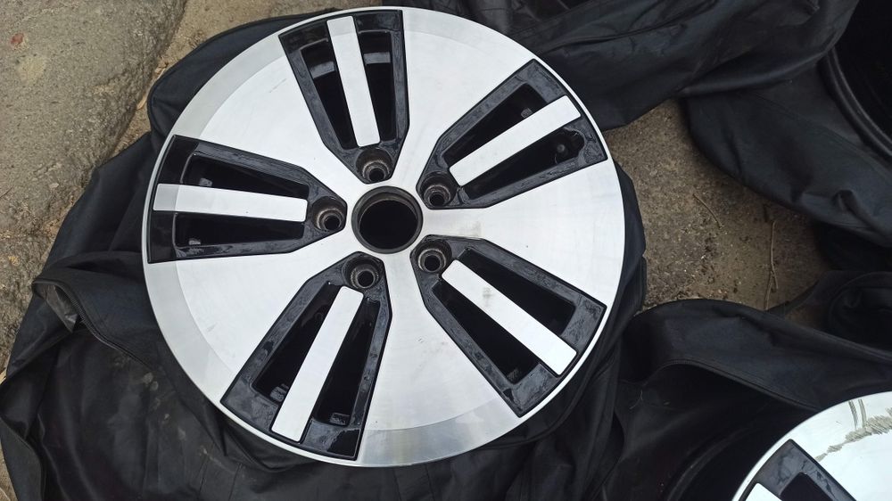 E golf 7 диски на е гольф 7 R16 et46 оригінальні 8800гр комплект