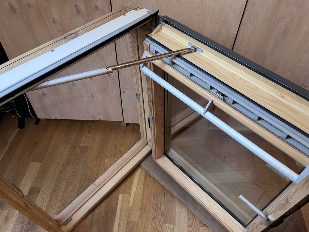 Wyłaz dachowy dwuszybowy Velux GXL MK04  78 x 98 cm