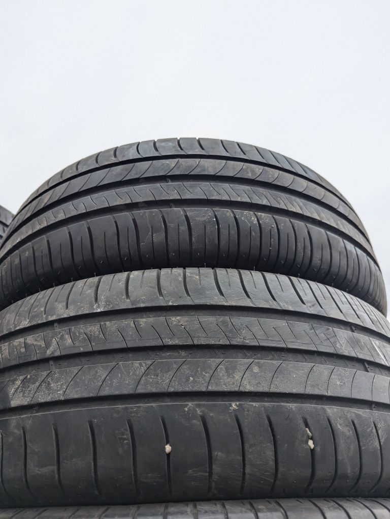 205/60R16 Michelin