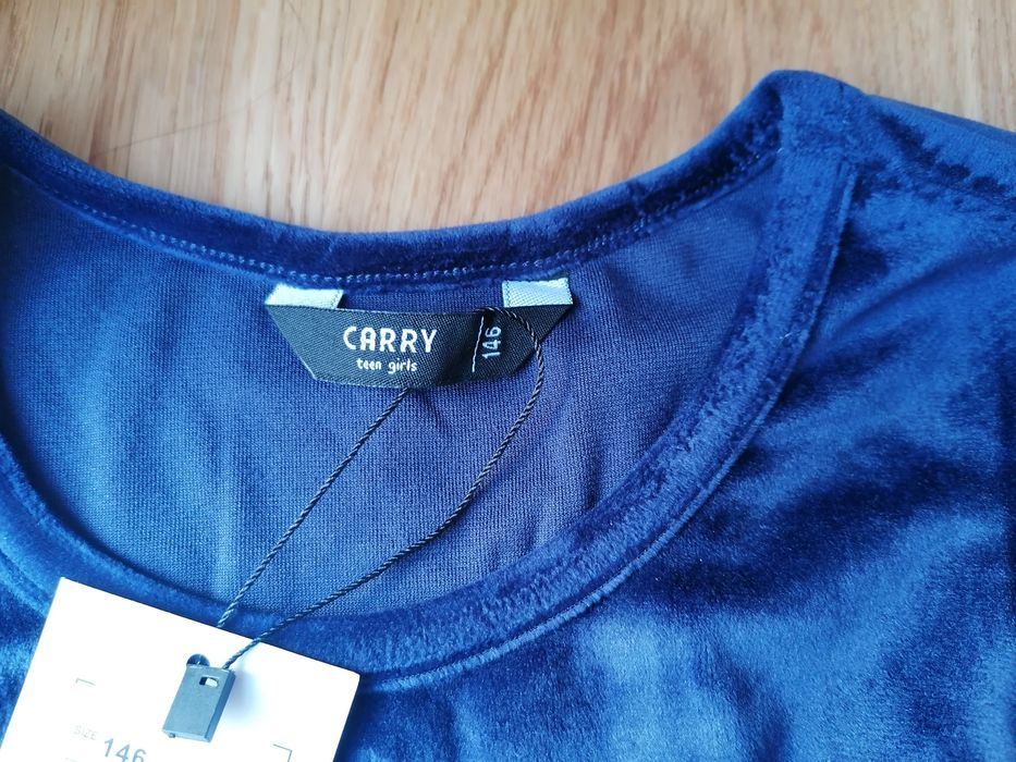 granatowa sukienka welurowa Carry 146