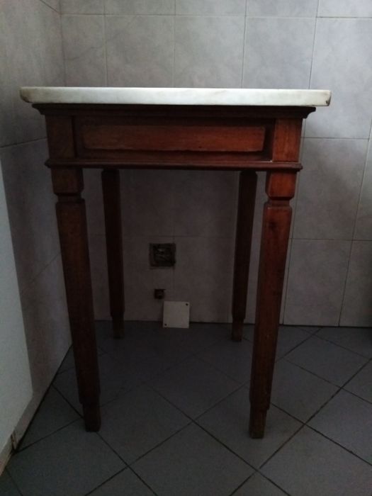 Mesa de café do antigo Café Progresso, fundado em  1899.