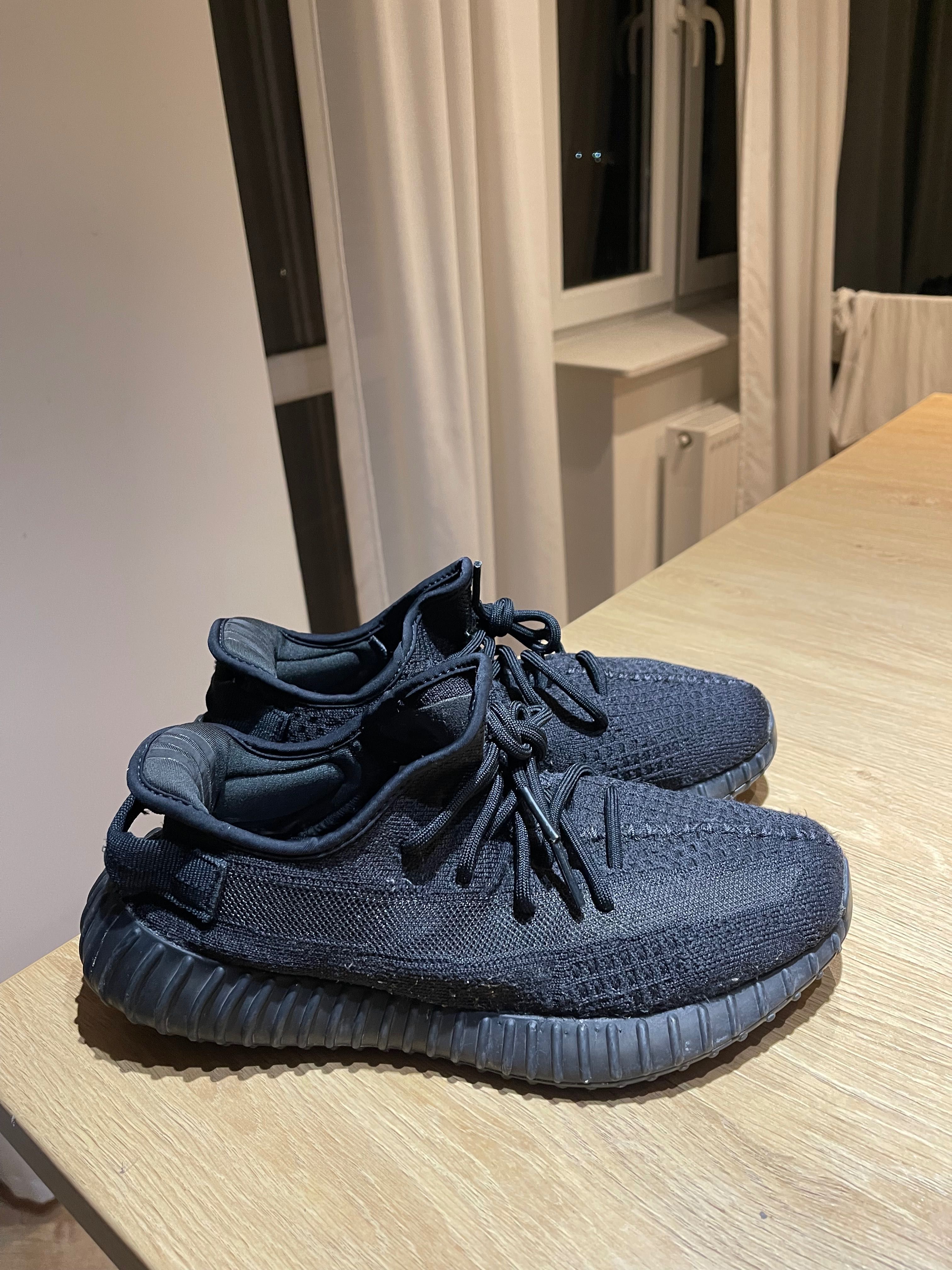 adidas Yeezy boost 350 v2 onyx 42 2/3 black white carbon belug
