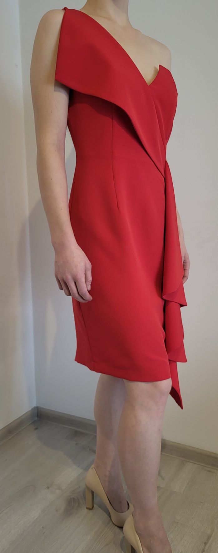 Sukienka malinowa mini koktajlowa asymetryczna