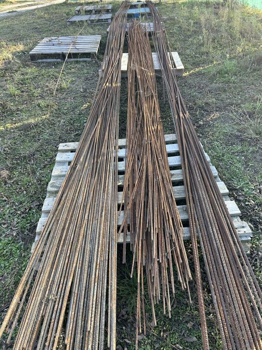 Stal zbrojeniowa pozostałości po budowie