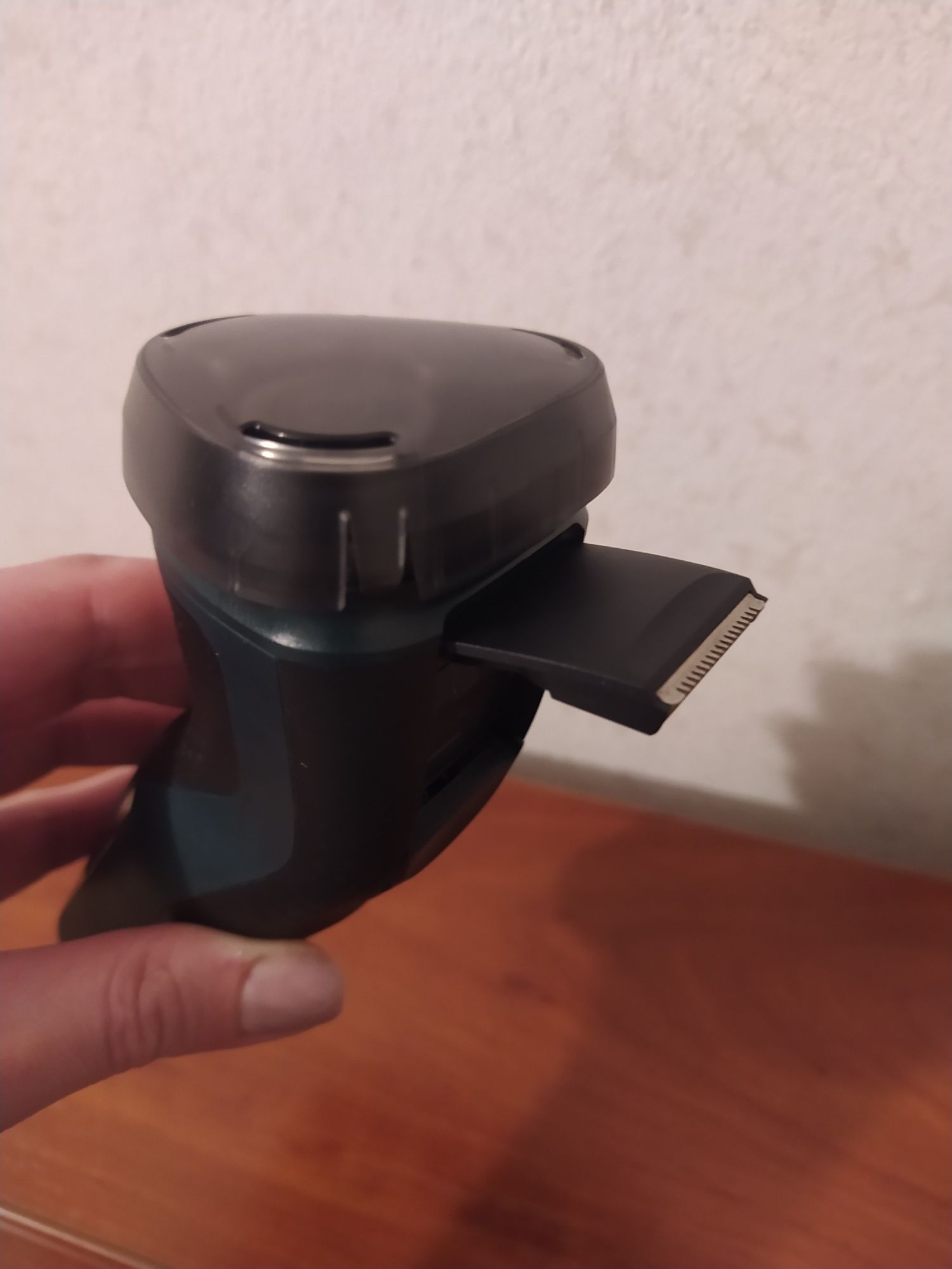 НОВА Бритва Philips X3002/00