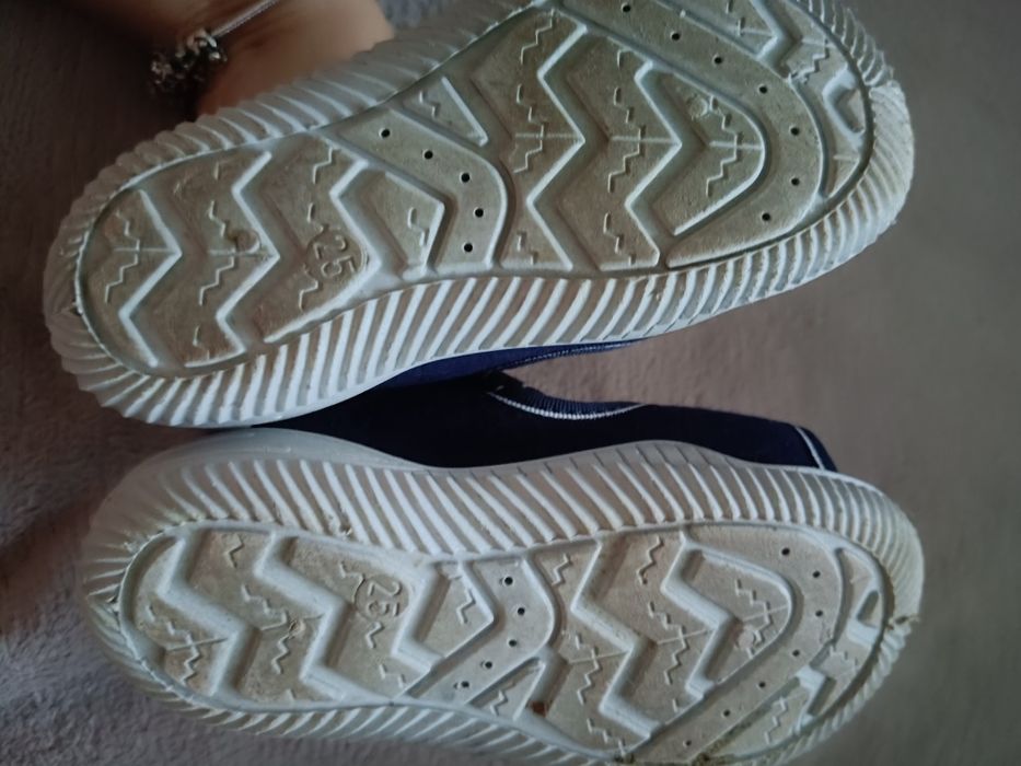 Buty dziecięce 25r