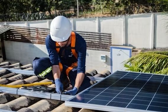 Desmontagem Profissional de Painéis Solares – Rápido, Seguro