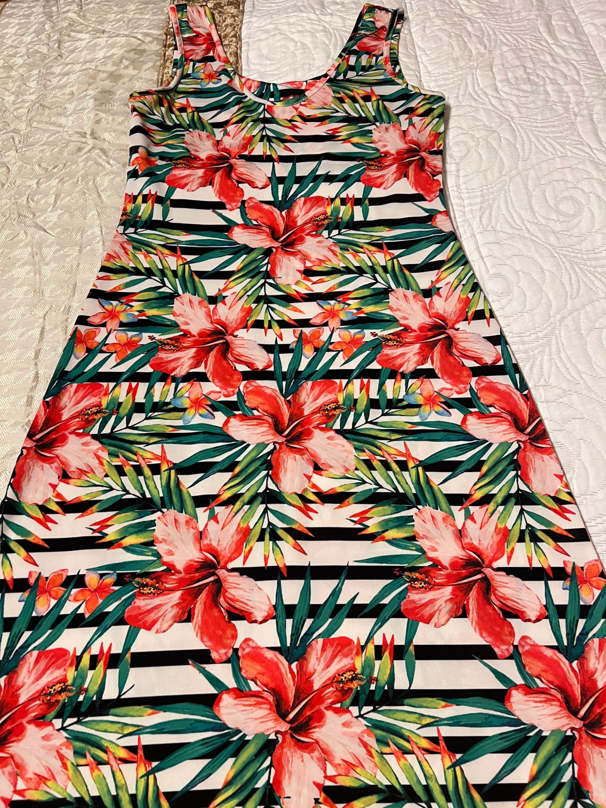 Vestido comprido justo, caveado, “Rialbanni”, tamanho L