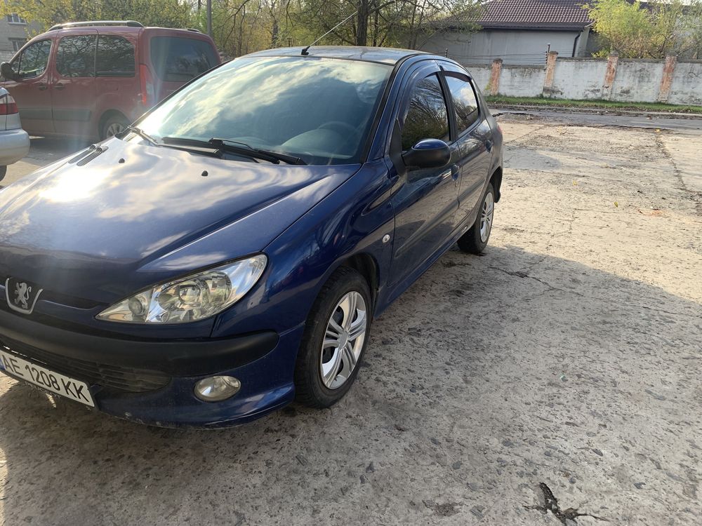 Авто PEUGEOT 206 2006 г.в в хорошем состоянии