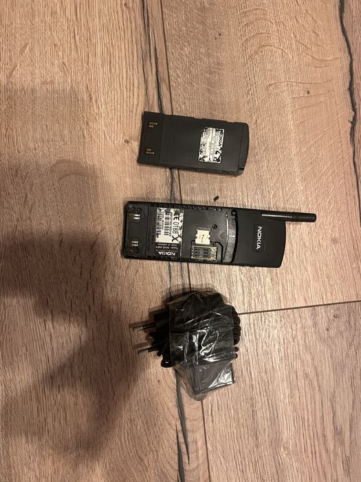 Nokia 8110 “Banana Phone” — Vintage, a funcionar