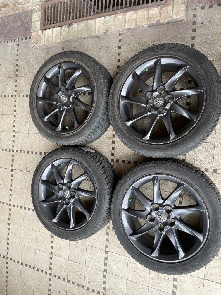 Toyota Auris alufelgi + opony zimowe Nokian 225/45 R17 94V XL.