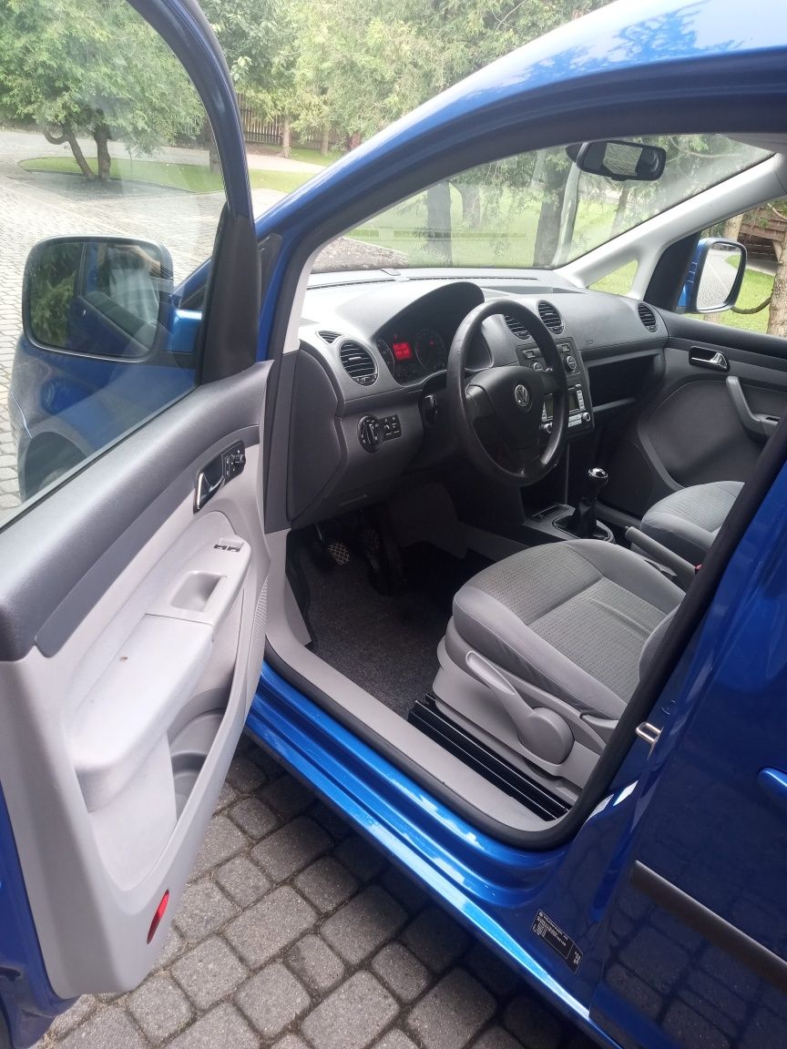 VW Caddy 1.6 benzyna life  2009