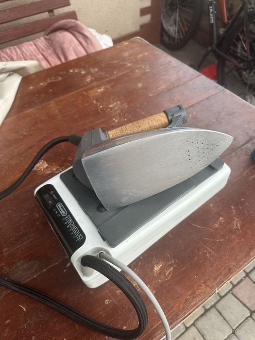 Праска Delonghi stiromeglio compact