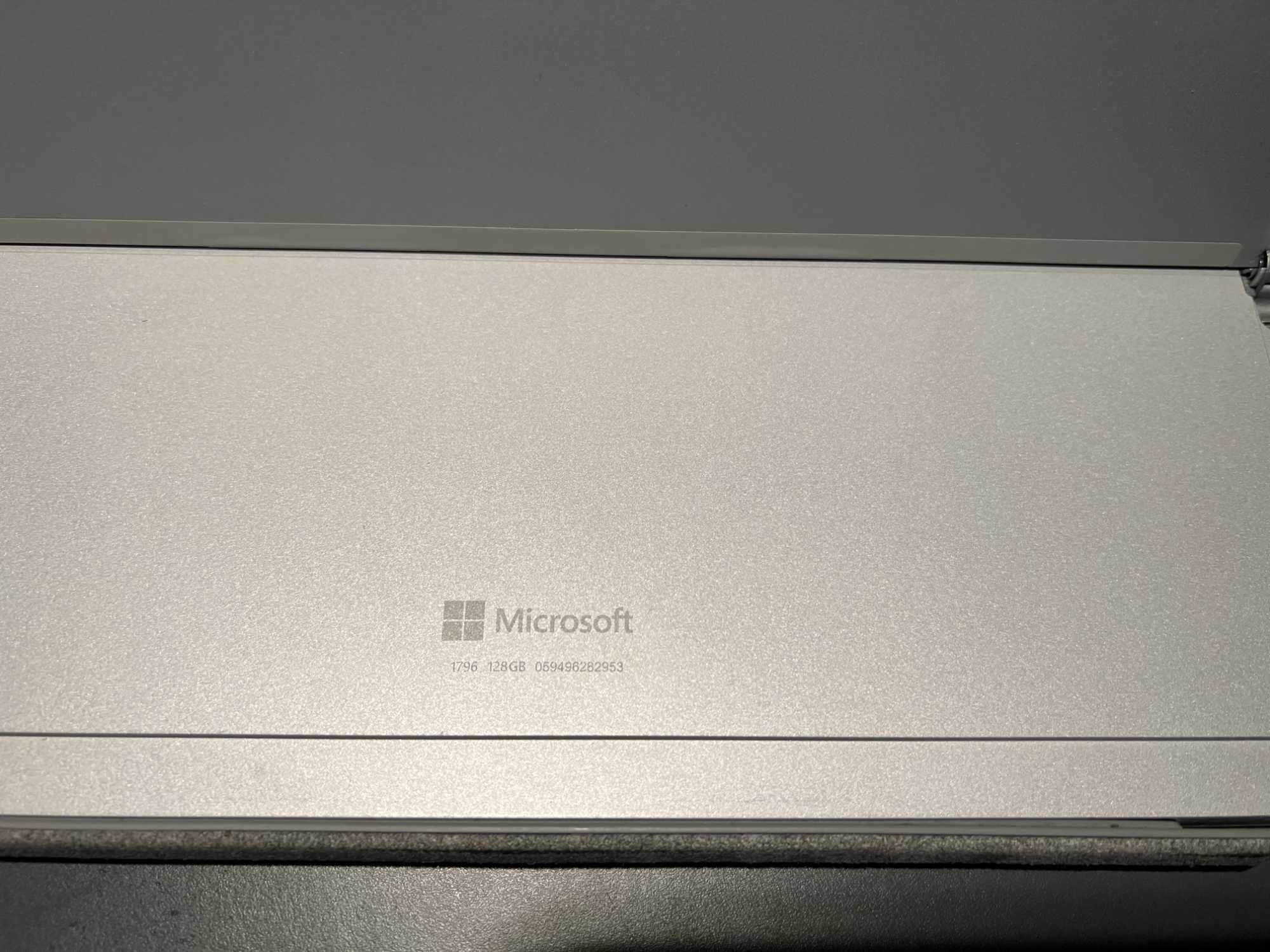 Microsoft Surface Pro 1796 i5-7300U 2.60GHz 8GB RAM 128 GB SSD ZESTAW