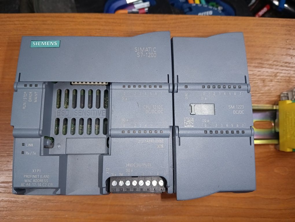 Siemens simatic s1200 cpu 1212c+SM 1223