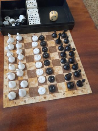 Дорожная игра шахмаы,шашки,домино