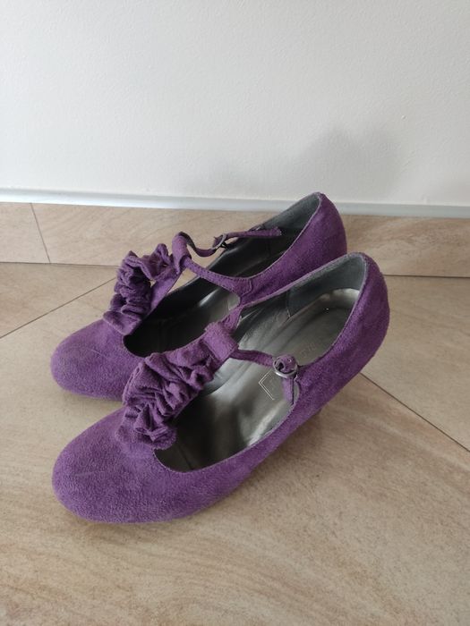 Buty damskie na obcasie 39