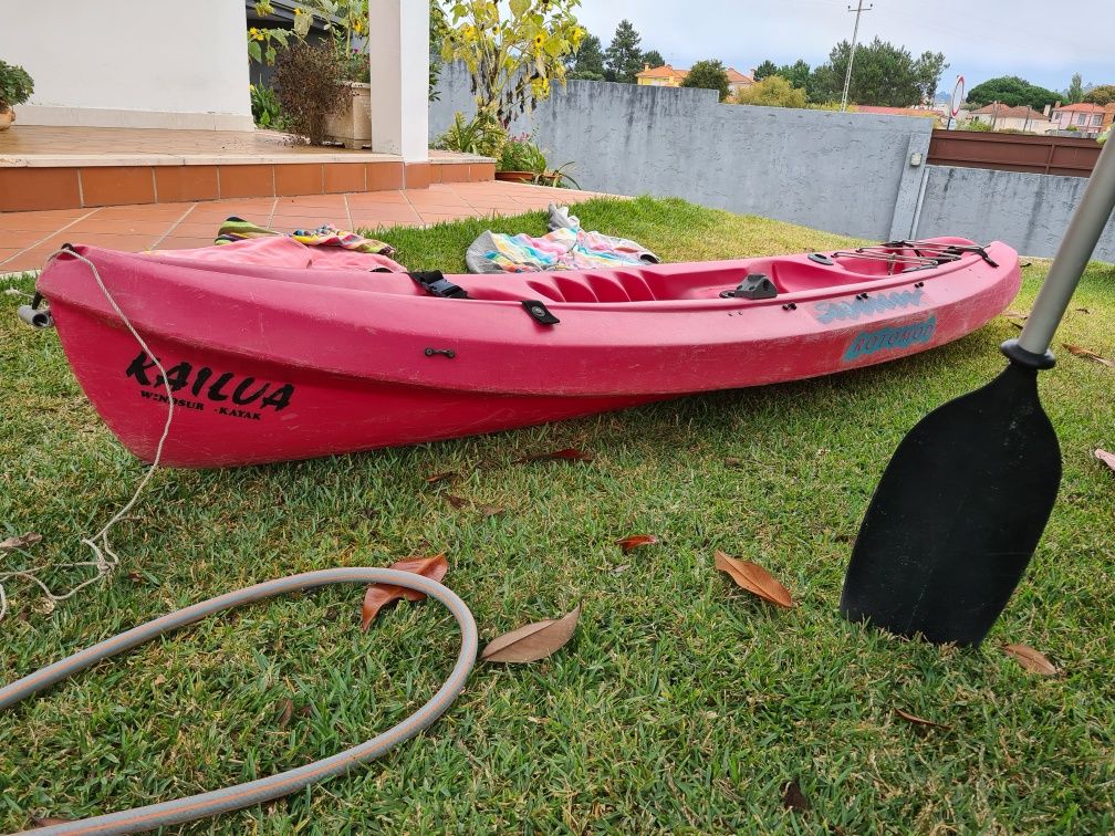 Kayak de pesca com muitos extras