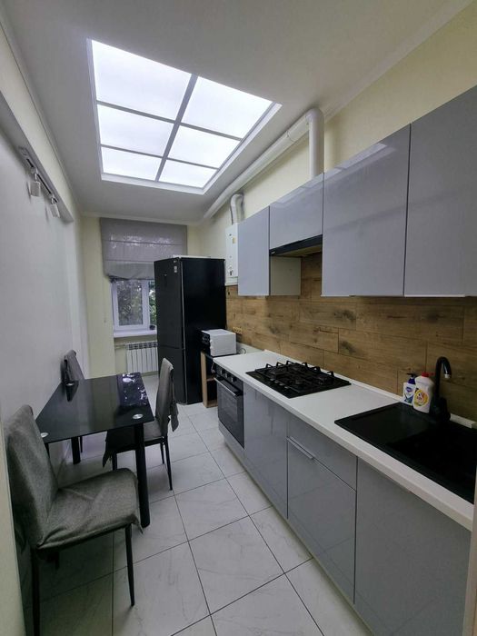 2-кімнатна квартира в сталінці,р-н парка "Серце міста"