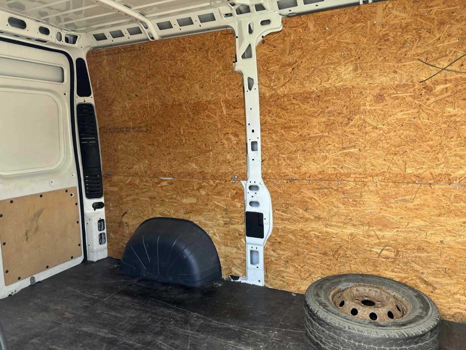 BUS Peugeot Boxer 2.2 HDi • 2015 • ładowność 3,3 t • DMC 5,8 t