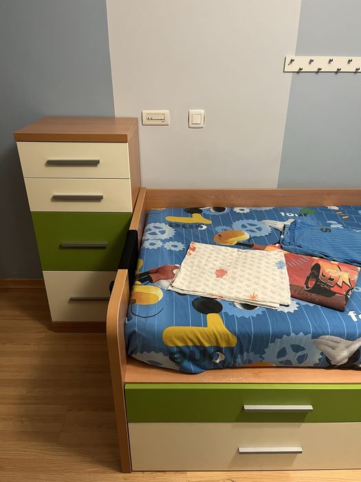 Cama dupla + 1 colchão + 2 conjuntos de roupa de cama