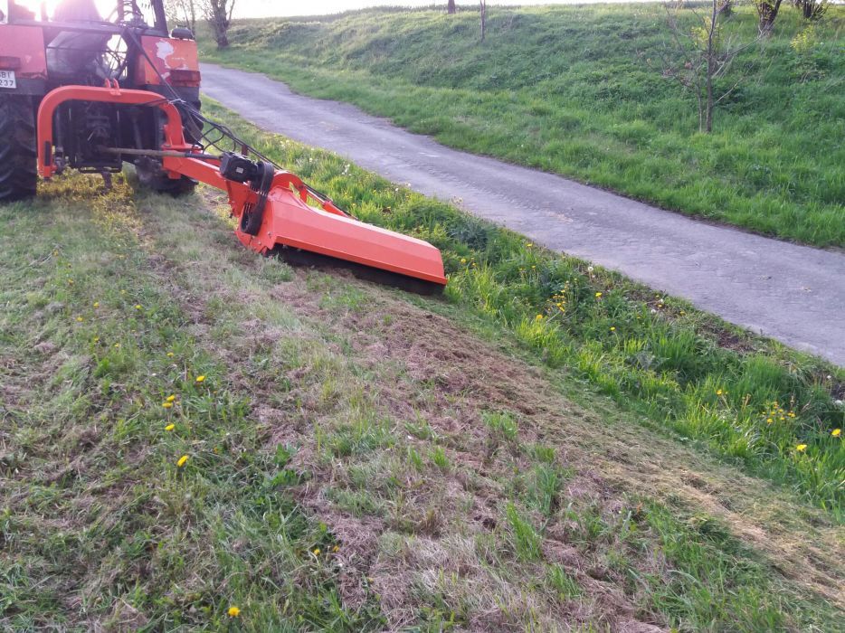 Koszenie trawy Kosiarka bijakowa koszenie nieużytków koszenie poboczy