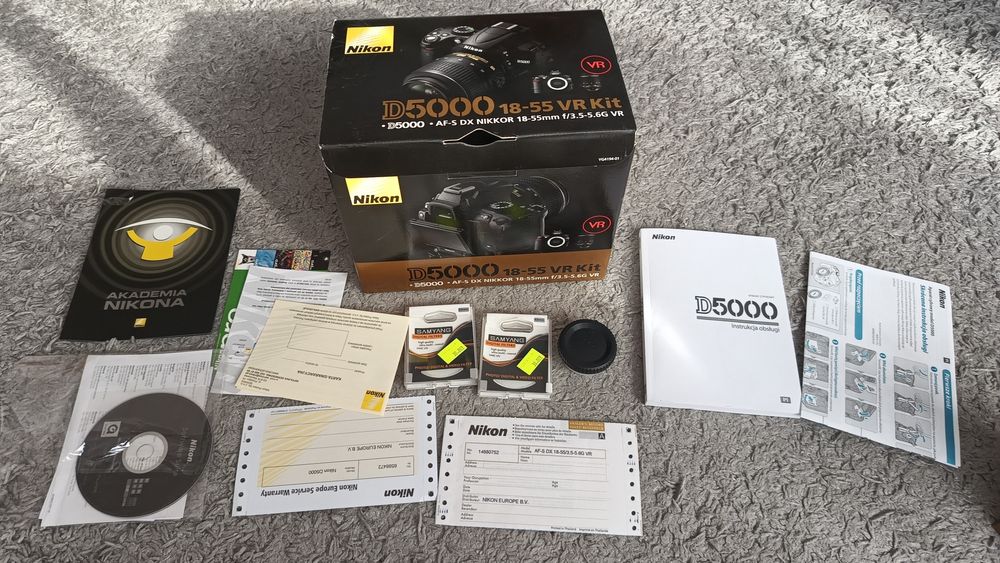 Nikon D5000 plus obiektyw NIKKOR 18-55 VR jak NOWY