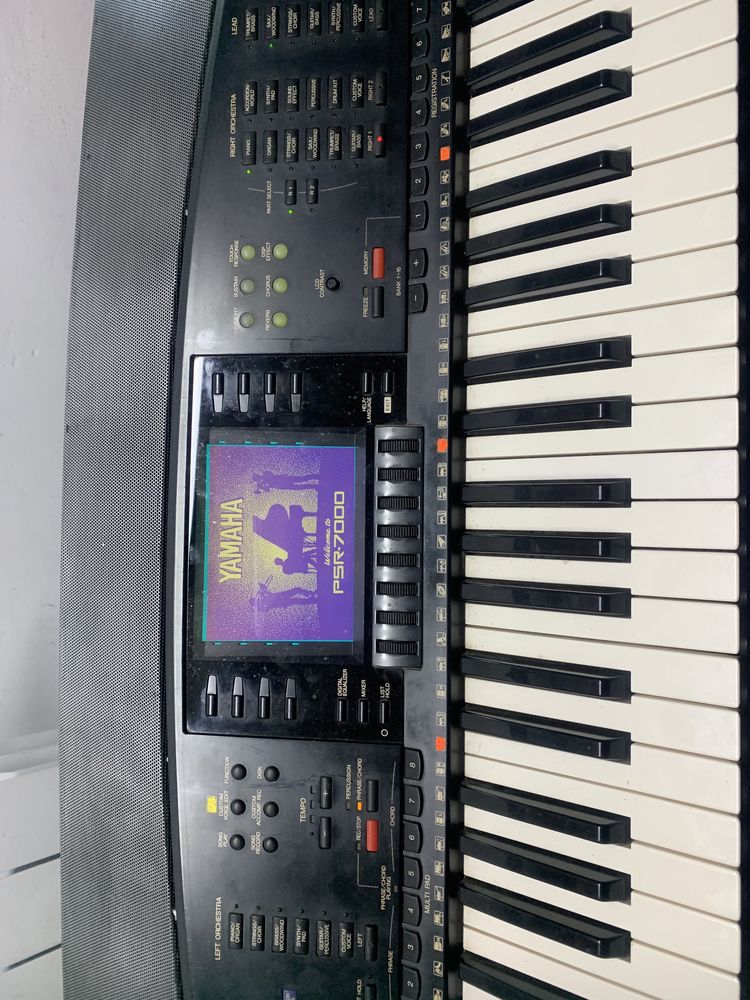 Keyboard Yamaha.  Psr.  7000