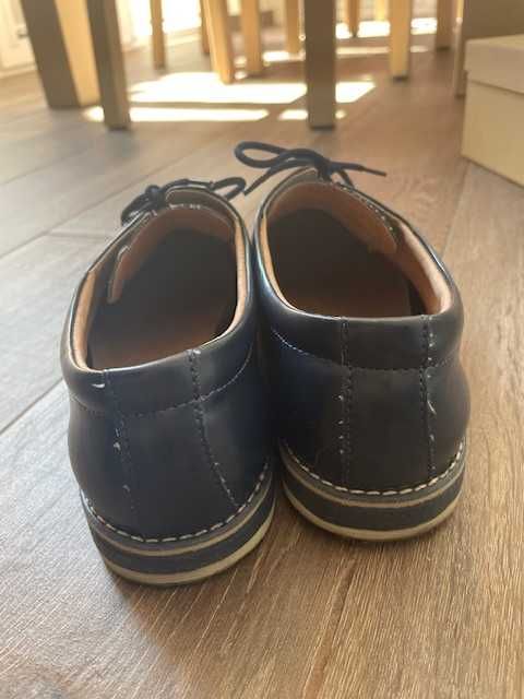 Buty wizytowe chłopięce granatowe roz. 38
